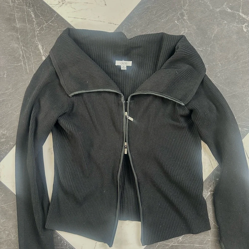 Cache Sweater - Picture 2 of 4